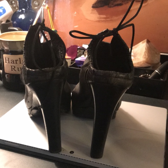 Vintage GUCCI Lambskin Sexy Back Tie Ruched Heels - Picture 7 of 11